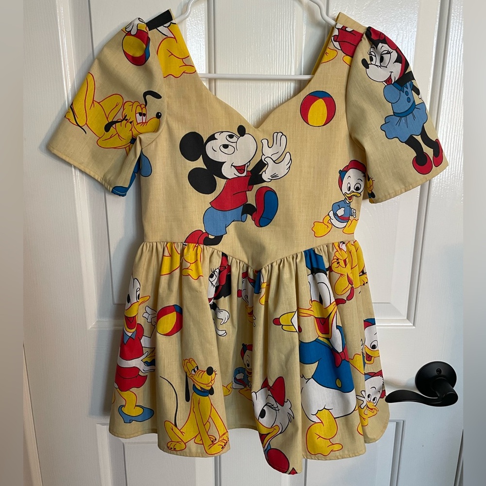 NWOT - Wild Rich Kids Xoey Dress - Vintage Print - Size 9/10